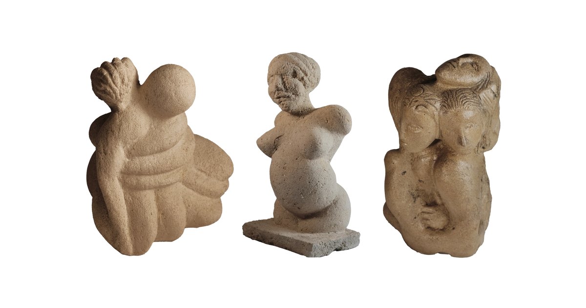 Soglia — trittico di sculture in tufo di Giuseppe Emiliano Giannini: Iperuraneo, Dea Madre, Eros ed Eleos